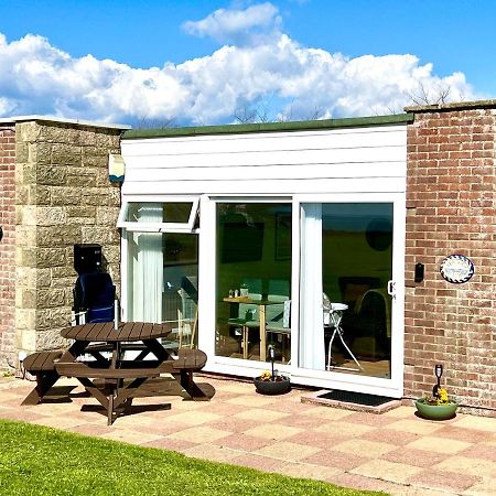 Seaview Self-Catering Coastal Bungalow In Rural West Wight Freshwater Exterior foto