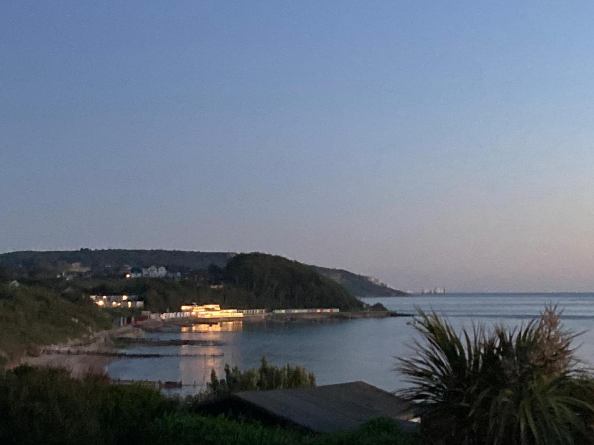 Seaview Self-Catering Coastal Bungalow In Rural West Wight Freshwater Exterior foto