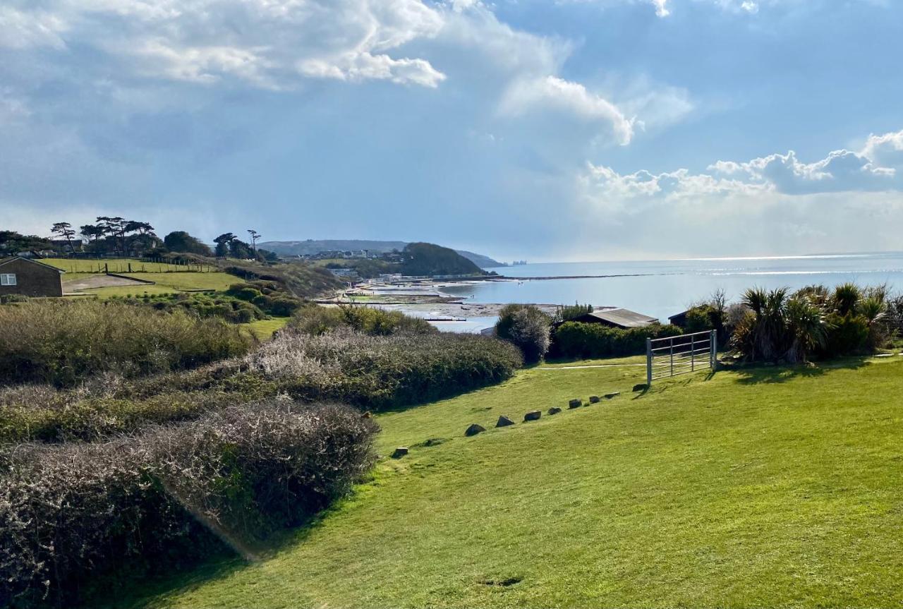 Seaview Self-Catering Coastal Bungalow In Rural West Wight Freshwater Exterior foto
